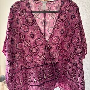 Women's V-Neck Paisley Tunic in Magenta
